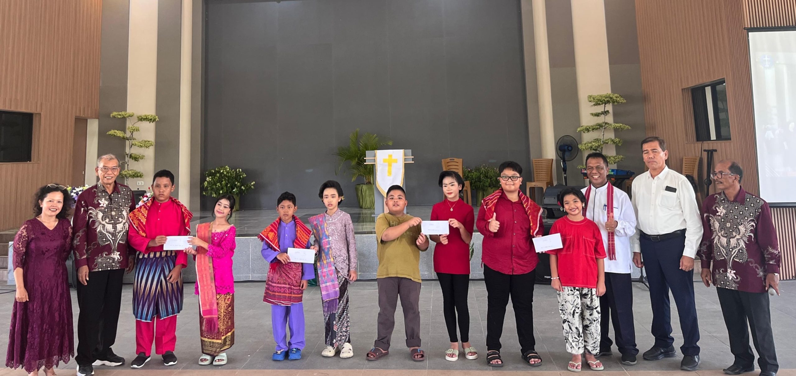 Semarak, Lomba Perkolong-kolong Cilik di GBKP Bukit Raya Pekanbaru