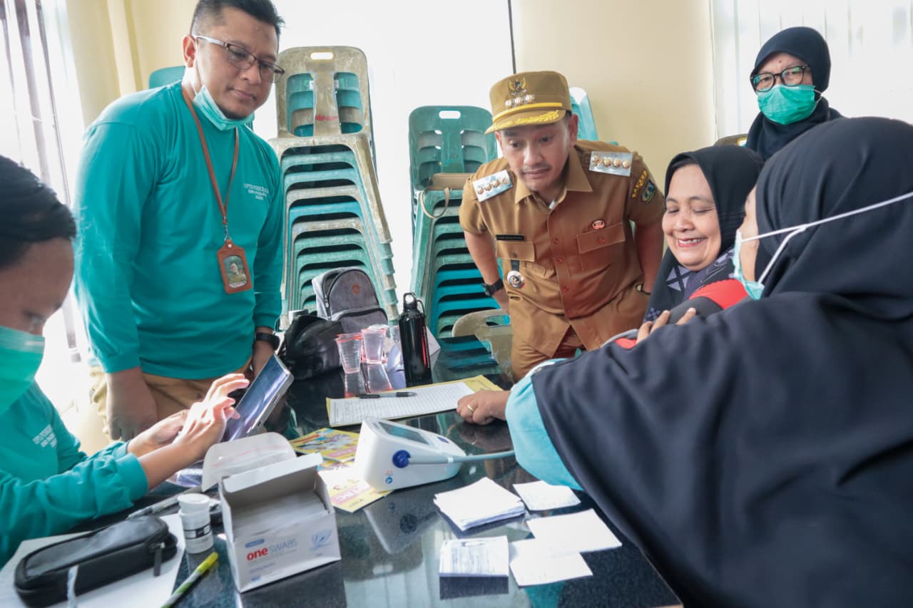 GENCARKAN GERMAS DAN PERCEPATAN PENANGGULANGAN PENYAKIT MENULAR, PEMKO TEBING TINGGI LUNCURKAN INOVASI “PINTU RADIASI” UNTUK PERCEPAT DETEKSI TBC