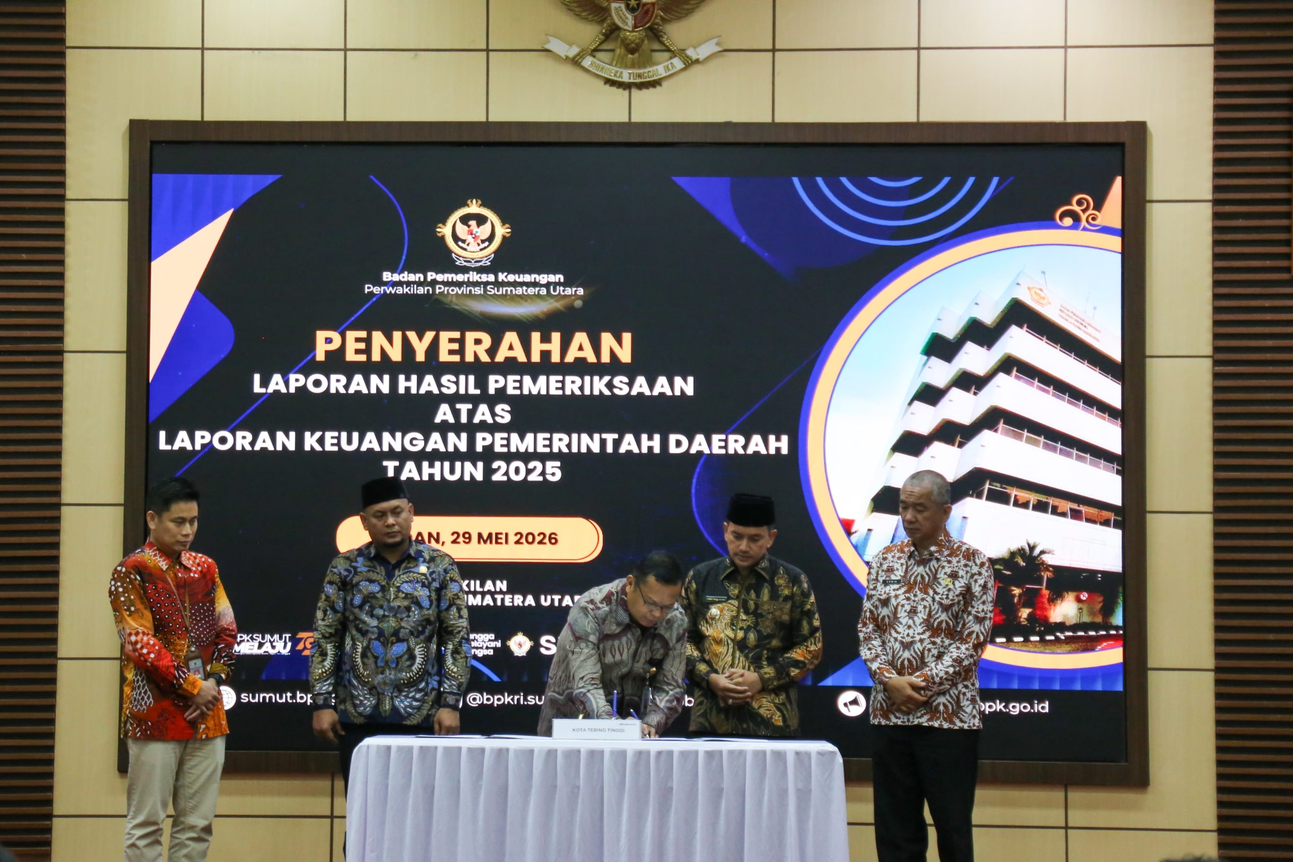 PEMKO TEBING TINGGI RAIH OPINI WTP DELAPAN KALI BERTURUT-TURUT, WALI KOTA: JADIKAN MOTIVASI PEMBANGUNAN KOTA YANG LEBIH BAIK