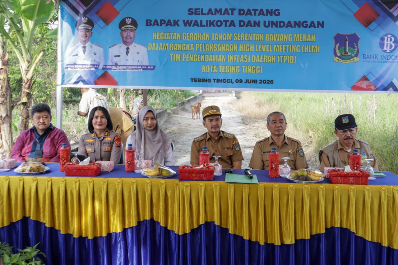 PERKUAT KETAHANAN PANGAN DAN TEKAN LAJU INFLASI, WALI KOTA TEBING TINGGI PIMPIN GERAKAN TANAM BAWANG MERAH DI KELURAHAN MEKAR SENTOSA