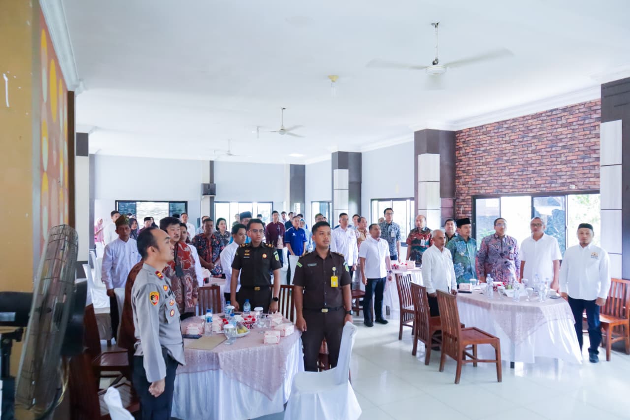PERKUAT KETAHANAN PANGAN DAN TEKAN LAJU INFLASI, WALI KOTA TEBING TINGGI PIMPIN GERAKAN TANAM BAWANG MERAH DI KELURAHAN MEKAR SENTOSA